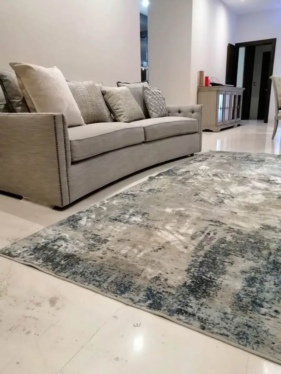 Tapete amplio en una sala residencial